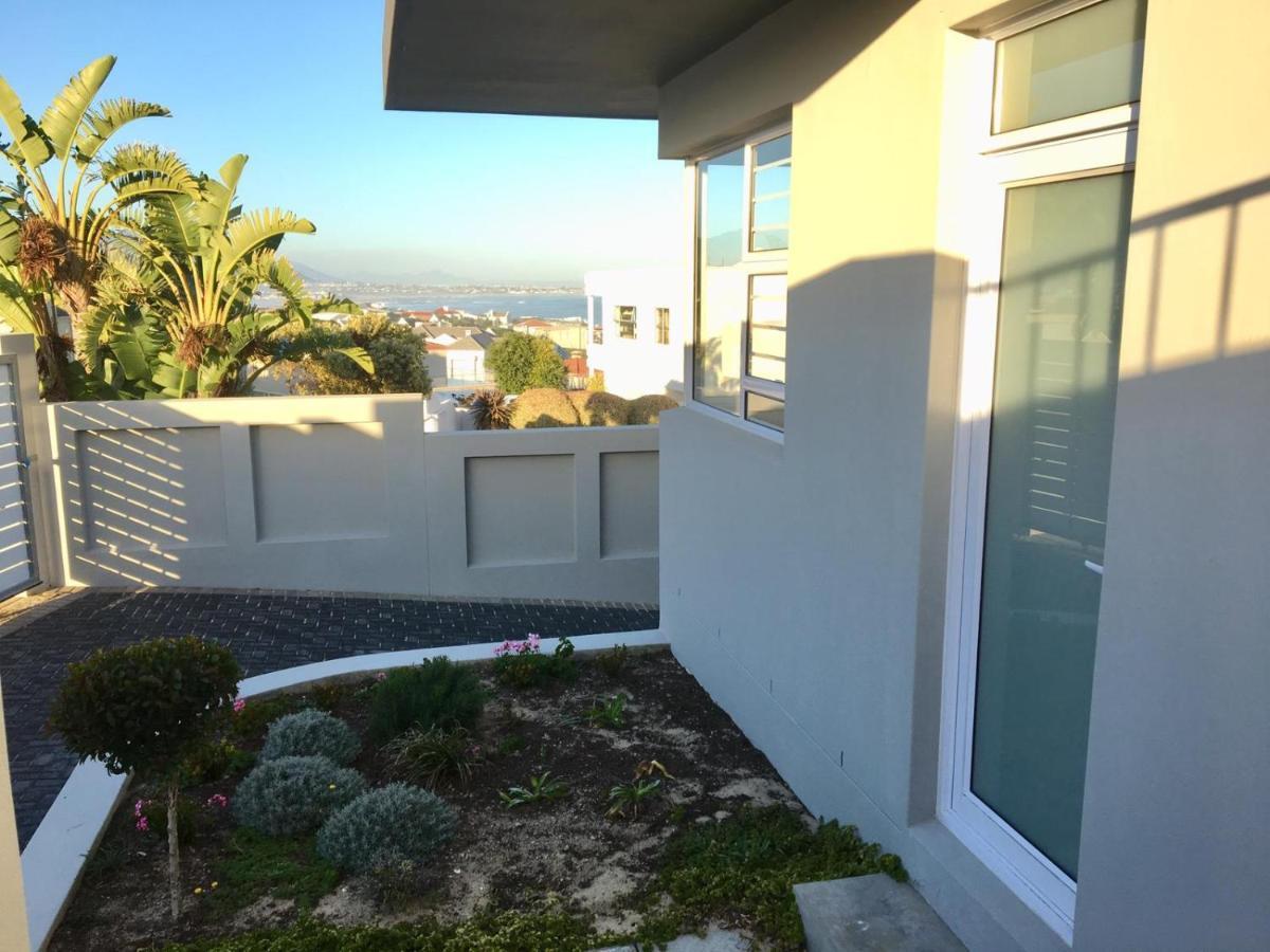 Vermont Hermanus - Views, Sunny, Right On The Sea Exterior foto